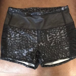 lululemon water shorts size 8